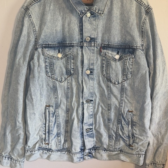 Levi's Mens Trucker Jacket Denim Pretty City Light Wash Cotton Button Up XL - Picture 2 of 9